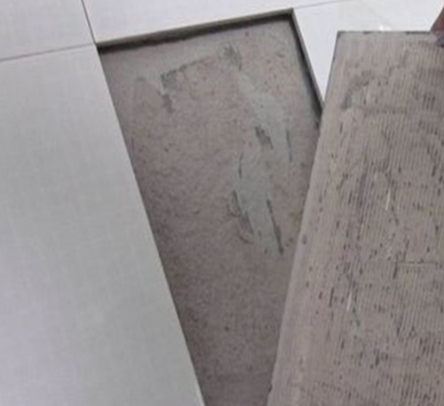 黄冈瓷砖空鼓维修公司分享瓷砖铺贴时如果打浆（即涂抹在瓷砖背面和基层上的砂浆或瓷砖胶）过少，会带来以下问题
